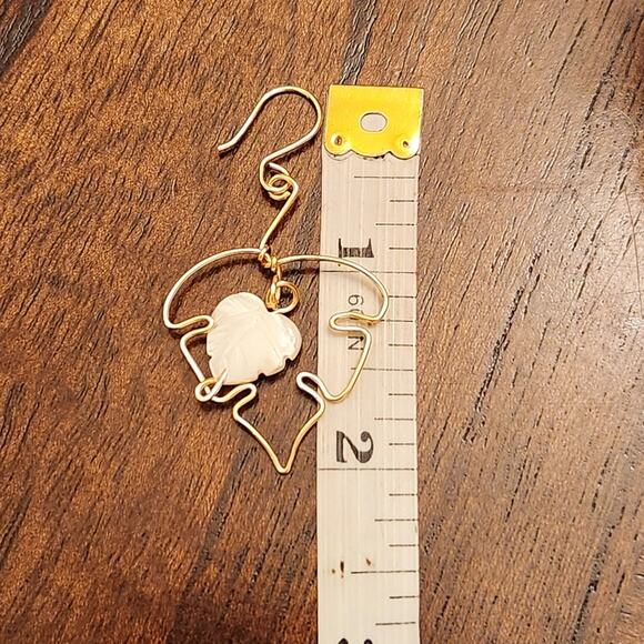 Handmade Gold Wire Leaf Shell Dangle Earrings / Minimalist Earrings / Boho Chic - Picture 9 of 13